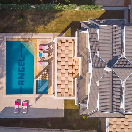 Hisar Celebrity A Vila *