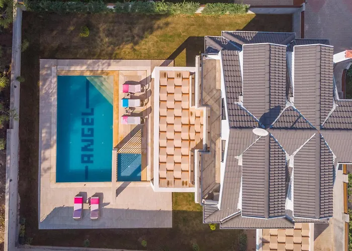 Hisar Celebrity A Villa *